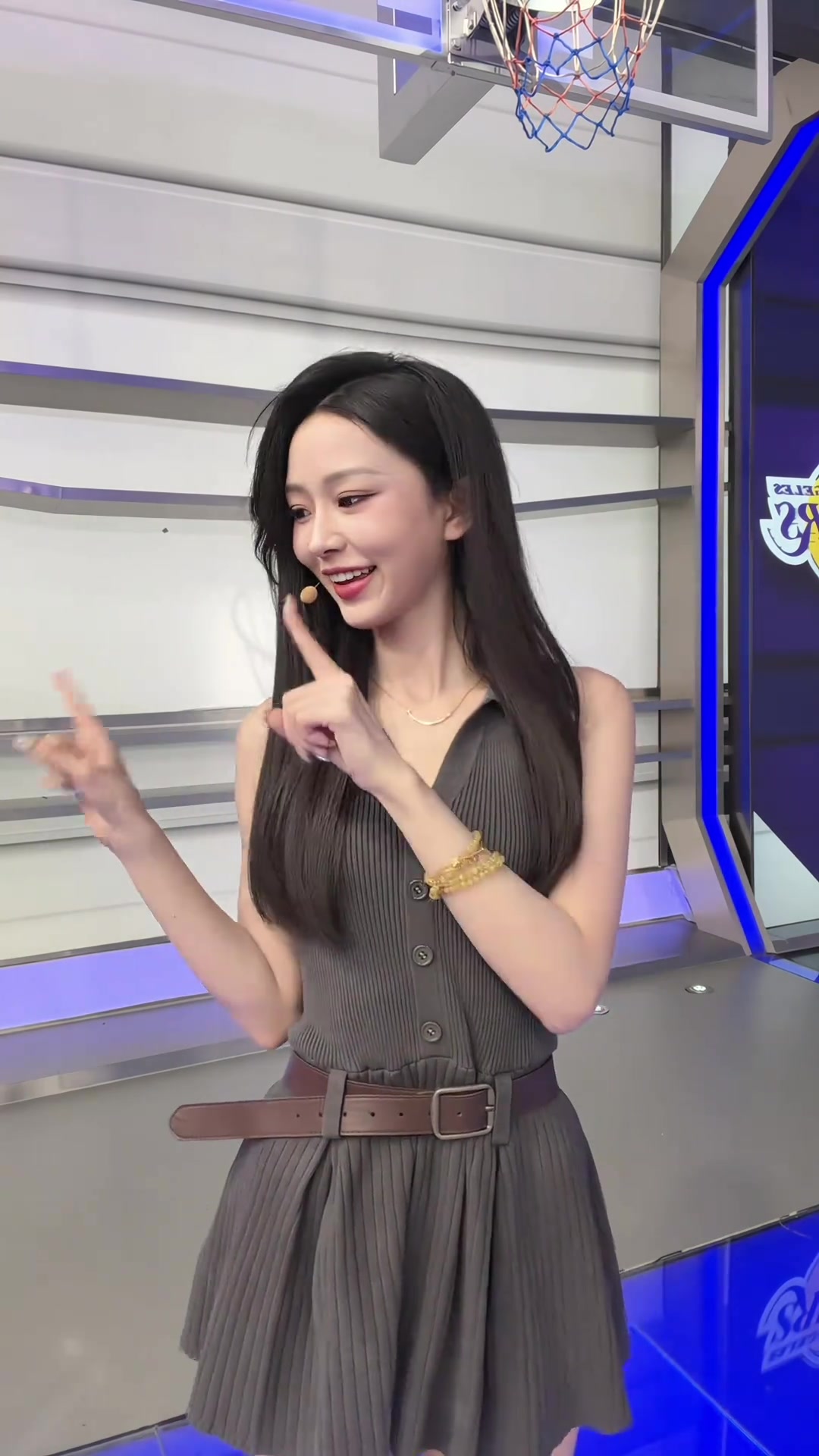 [精准剪辑]美女主持辰辰：NBA新赛季开始咯 漫长的休❕赛季
