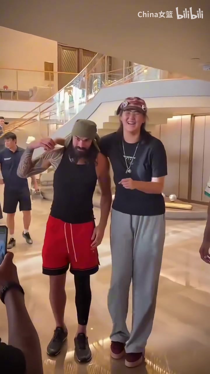 [精彩对决视频]张子宇现身澳门NBA中国赛赛前，与NBA火箭