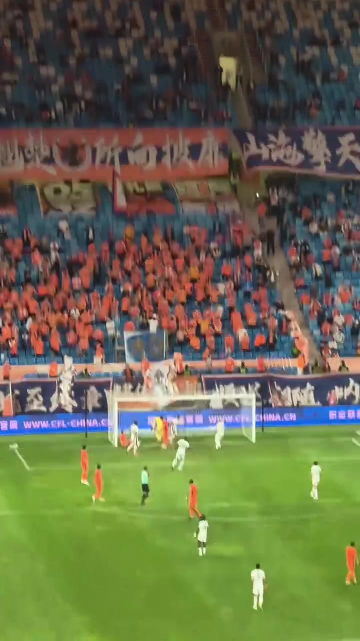 两连鞭!实拍:国安大将塞尔吉尼奥连续头球终轰开海牛城门 两连鞭!实拍:国安大将塞尔吉尼奥连续头球终轰开海牛城门