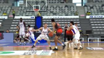 CBA季前赛山东击败天津 王岚嵚10分 沙克尔福德16投11分