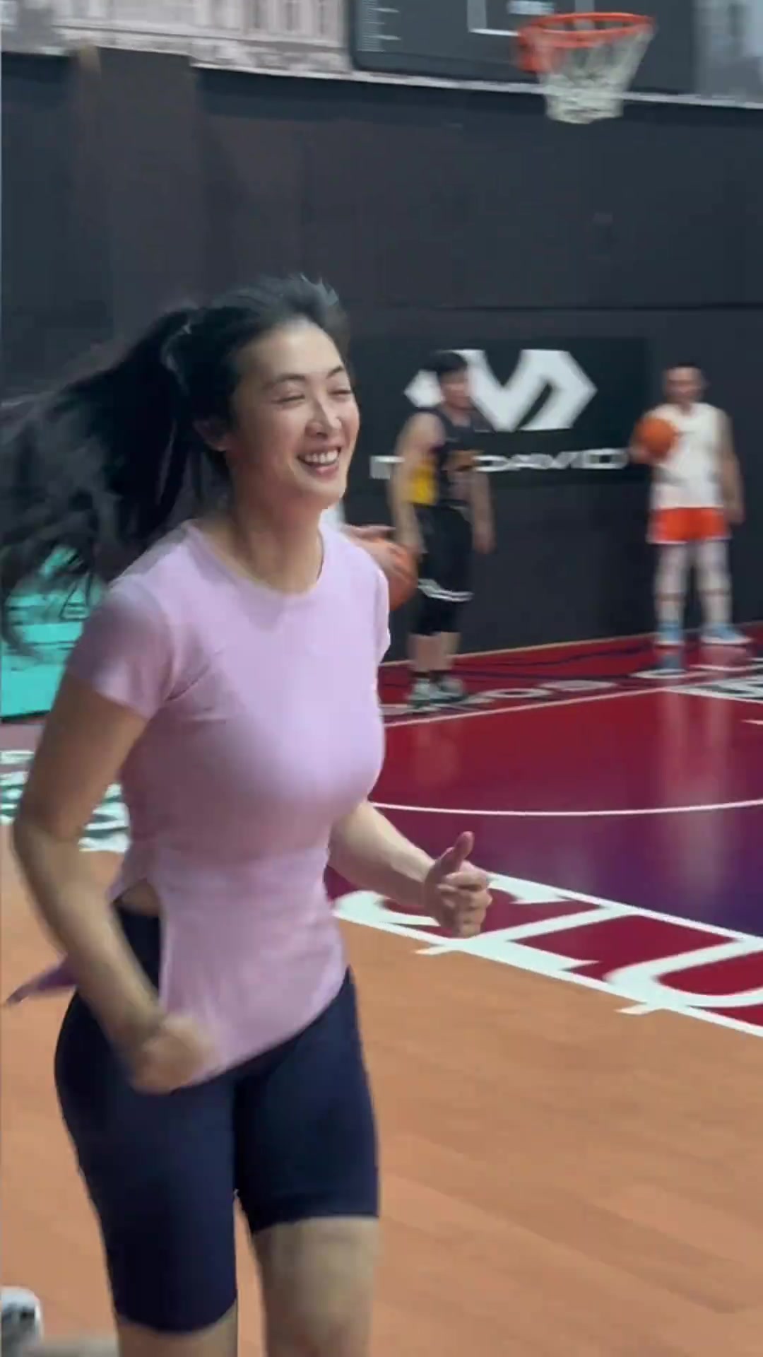 [今日赛事剪辑]前北大女篮+国家一级运动员！学妹布朗妮的对抗