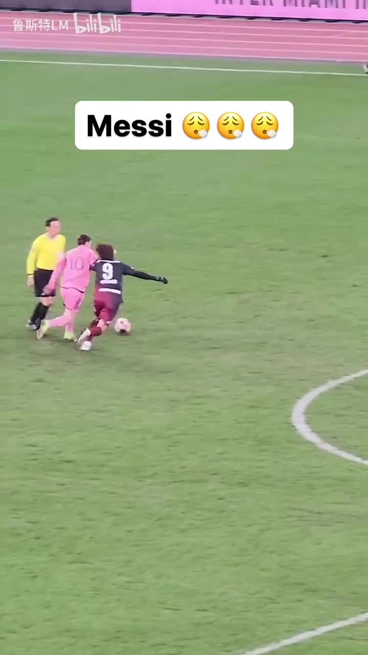 [今日集锦片段]火爆外网！现场直⚽拍：足球就像是梅西的宠物~