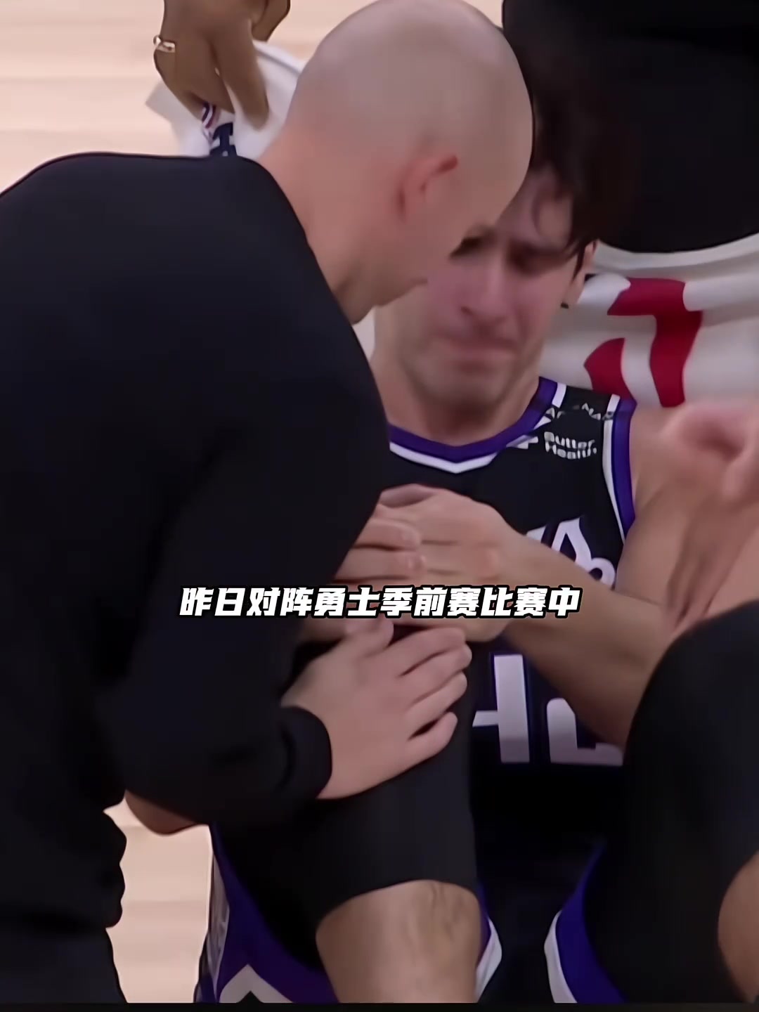 [球迷狂欢瞬间]避免重伤！国王官方：雷诺遭右膝髌骨半脱位⬅️