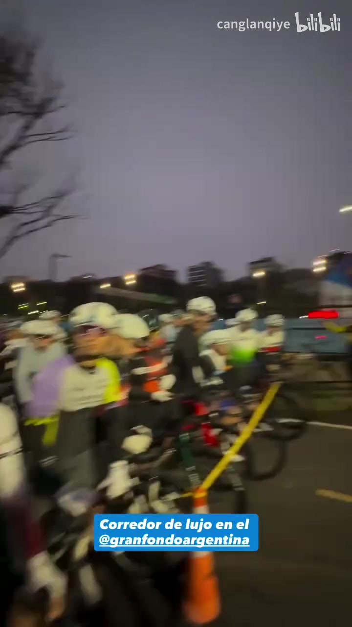 [今日场面回放]放假时间就是开心！斯卡洛尼参加了阿根廷“兰丰多”自⚾行车赛！