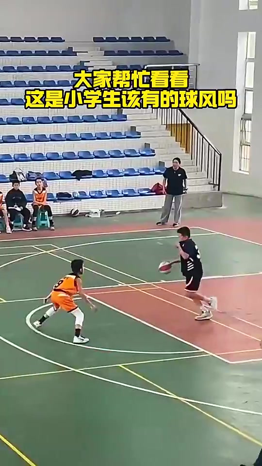 现在的小学生都这样打球了吗?这球风也太成熟了! 现在的小学生都这样打球了吗?这球风也太成熟了!