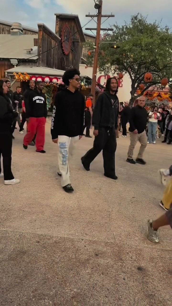 让我们期待吧!马刺在新赛季准备掀起一场新的风暴! 让我们期待吧!马刺在新赛季准备掀起一场新的风暴!