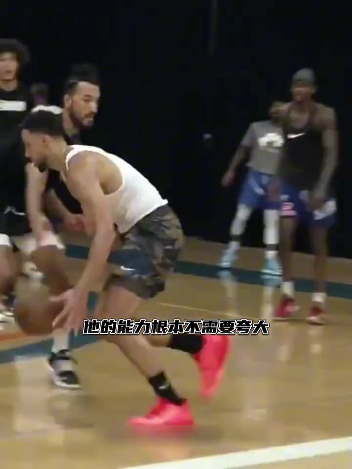 美国杨毅曾言：西蒙斯2米08还能运球 除了投射他没有任何短板！
