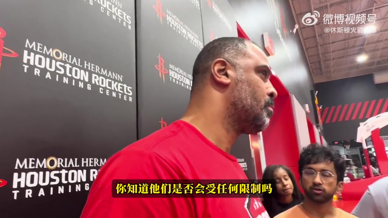 乌度卡:范弗利特和亚当斯背靠背无限制 兴奋新赛季完整阵容回归 乌度卡:范弗利特和亚当斯背靠背无限制 兴奋新赛季完整阵容回归