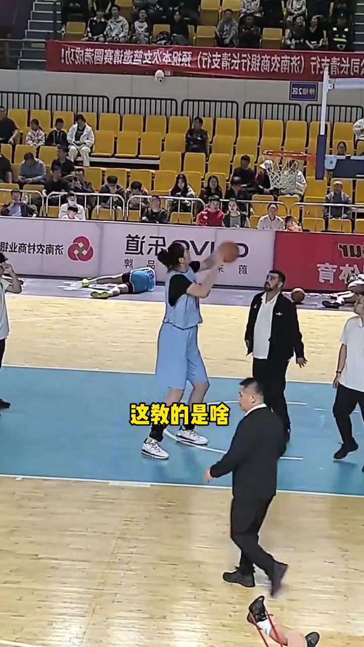 [精准剪辑]这外国教练在教张子宇什么，看不❗懂