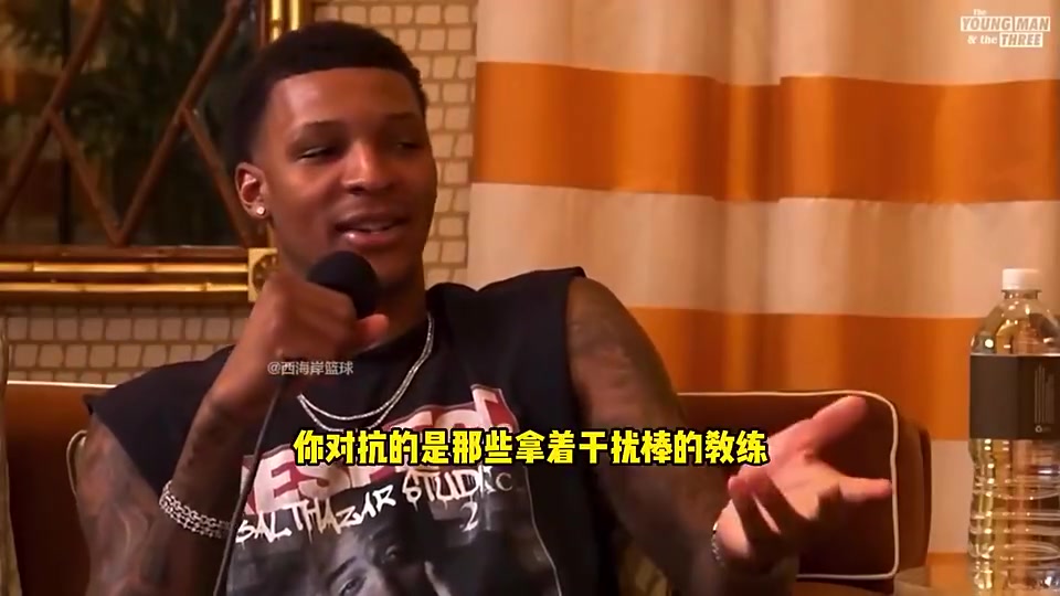 小贾曾夸阿门：他的弹跳简直离谱，不用屈膝蓄力就能用头碰篮筐