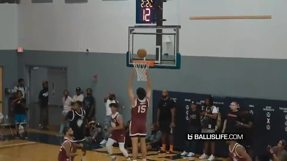 基因战士！探花布泽尔15岁曾与比斯利等NBA球员打的有来有回！