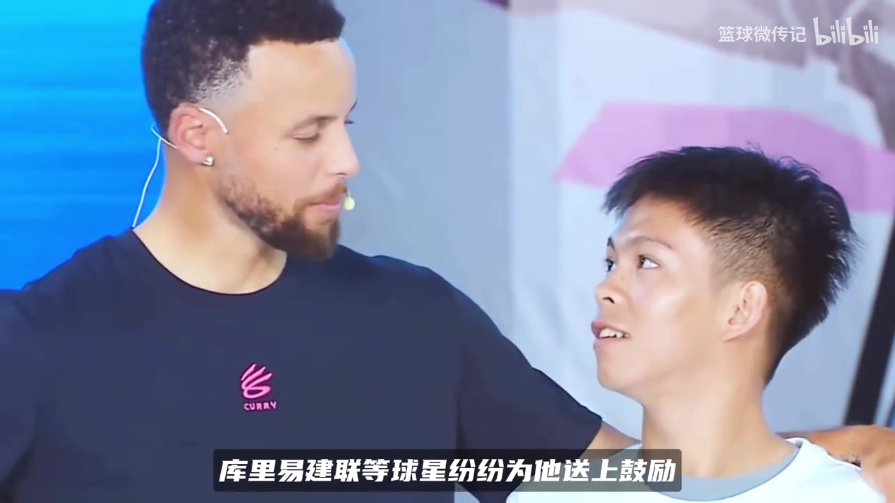 爆火全网独臂少年！张家城出战大学生篮球联赛，标志性三分太燃了