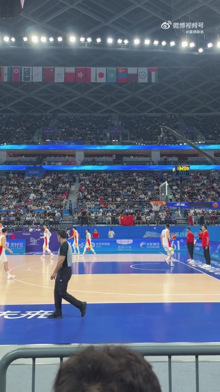 绝对领袖！中国男篮赛前热身，结果球迷们都在大喊“姚明，姚明”