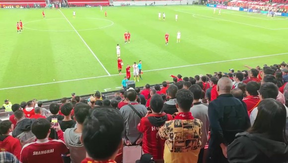 武磊进球后，主裁查看VAR，海港球迷：cnm&sb！！