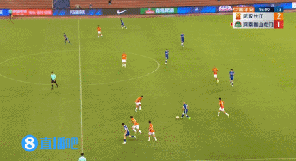 半场-多拉多故意撞翻主裁马宁被罚下 长江8分钟两球2-1河南