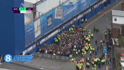 安排不当？仍有数百名利物浦球迷在尝试进入古迪逊公园球场