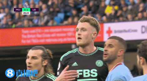 麦迪逊单刀被埃德森扑出，戈麦斯手球嫌疑裁判听VAR后未判点球